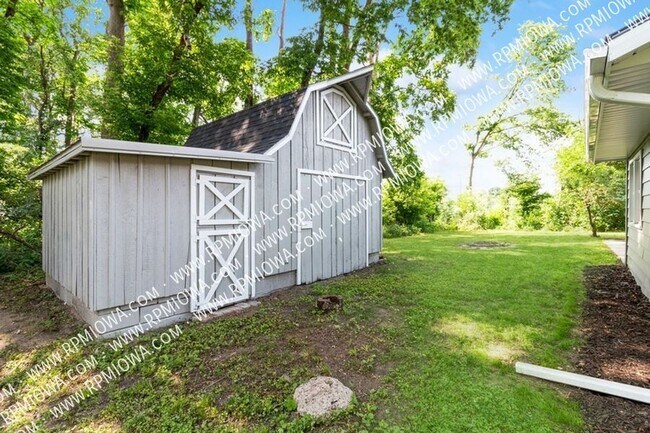 Building Photo - 1533 Ridgewood Ave