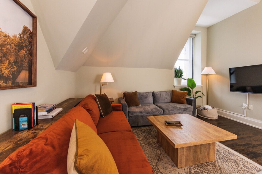 Building Photo - 225 E Michigan St