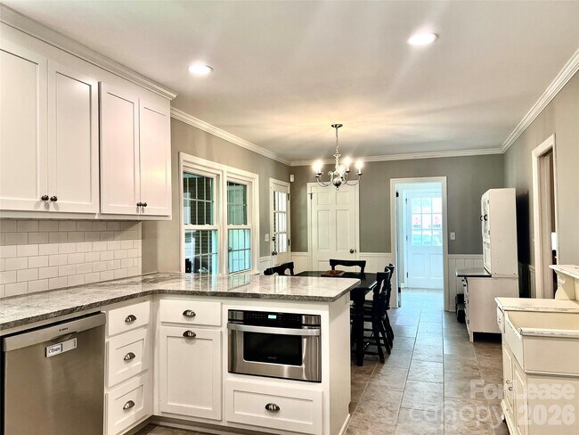 Building Photo - 6840 Newhall Rd