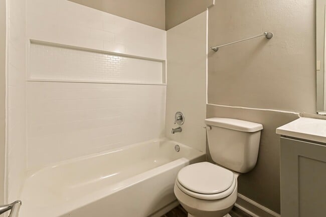 Building Photo - 4495 Bonnie Brae Dr