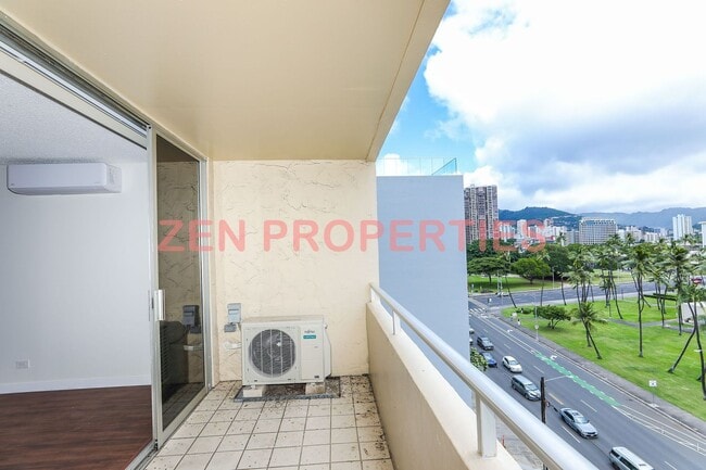 Building Photo - 2 bedroom, 2 bath & 1 parking for rent at Royal Court