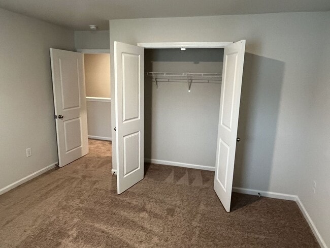 Building Photo - Newer 3 Bed House in East Charlotte