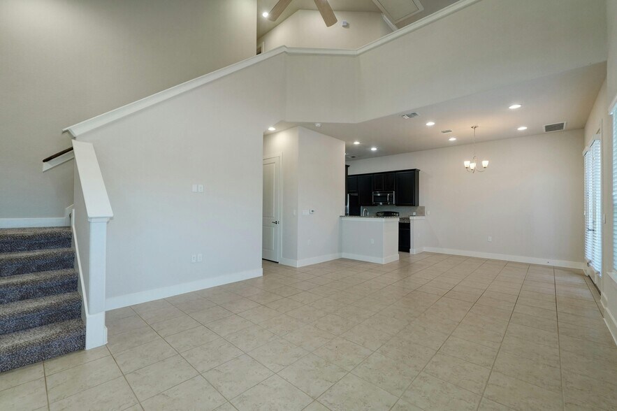 Building Photo - 3421 Blumie St