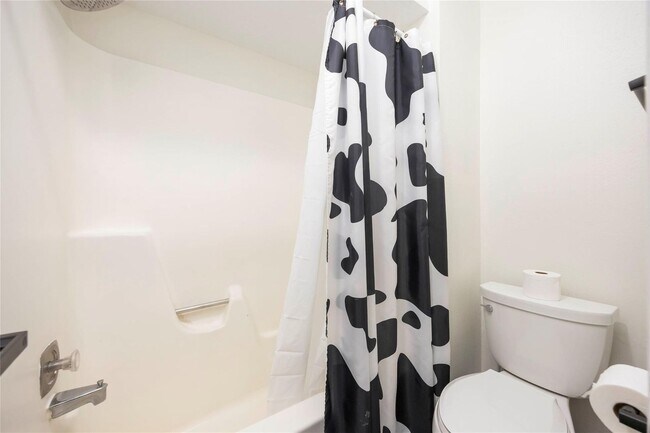 Building Photo - 5511 Green Timbers Dr