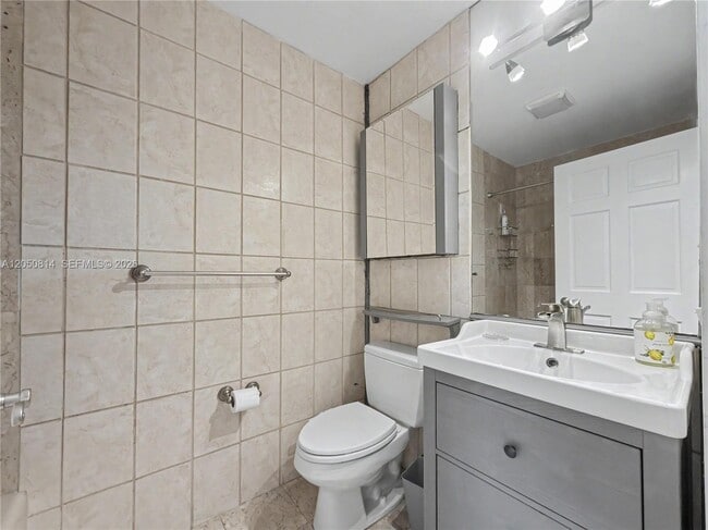 Building Photo - 2124 Fisher Island Dr