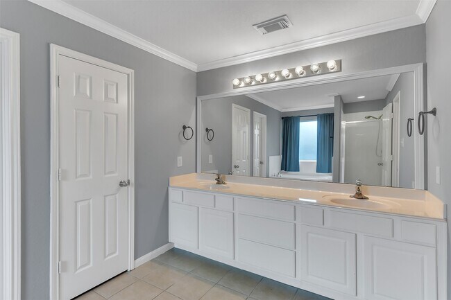 Building Photo - 223 Fantasy Ln
