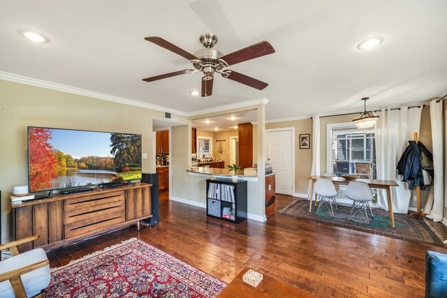 Building Photo - 407 Wilmes Dr