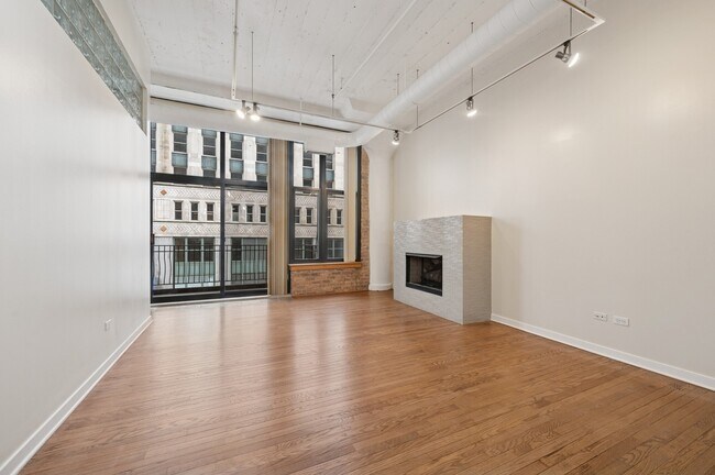 Building Photo - 333 W Hubbard St