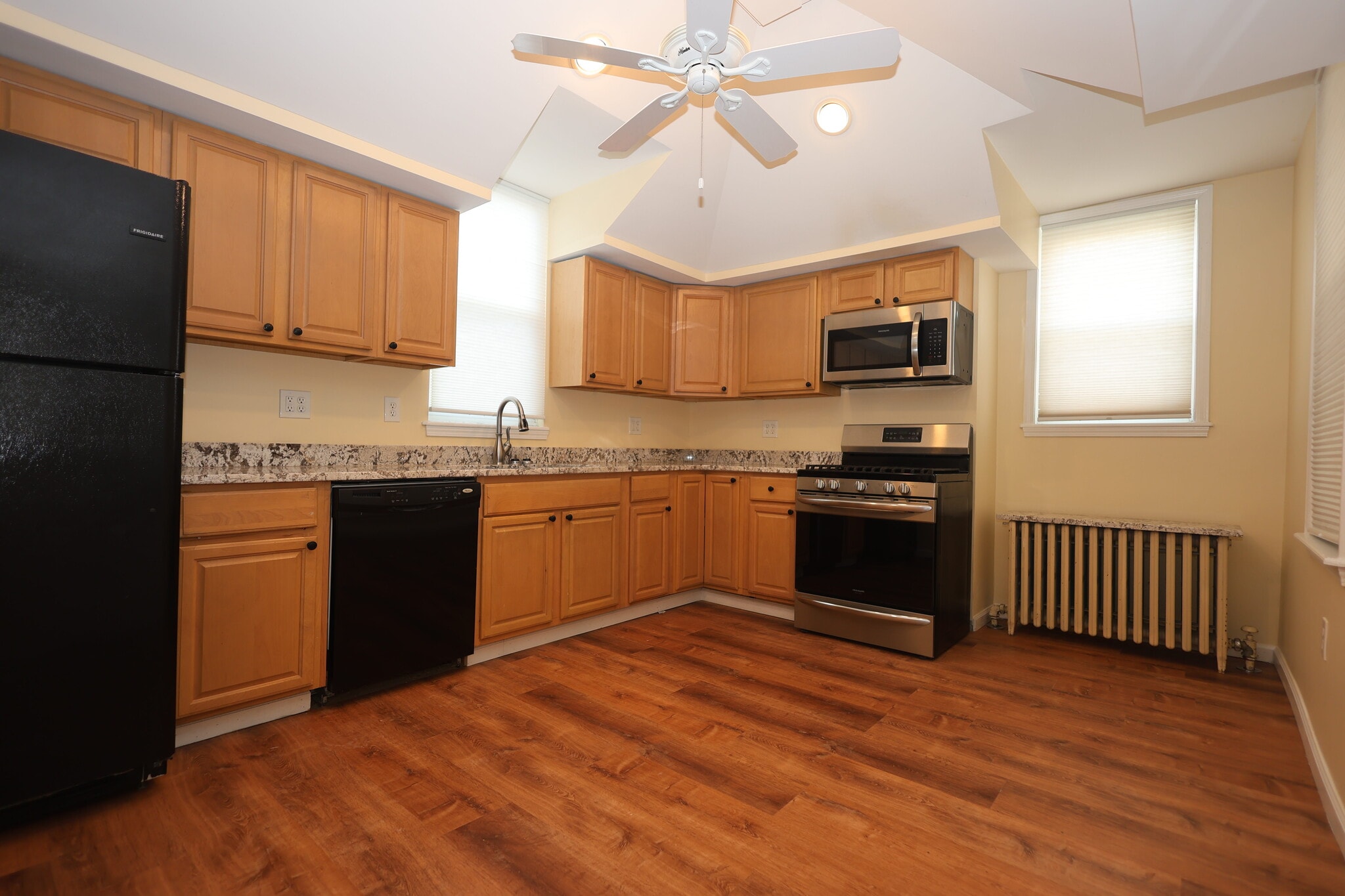 Building Photo - 316 Ella St