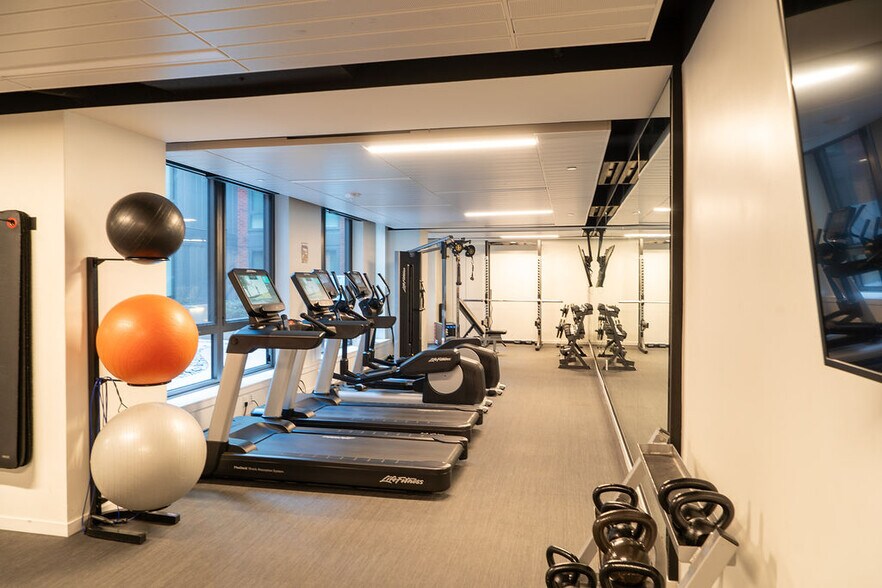 Building Photo - 1211 Van St SE