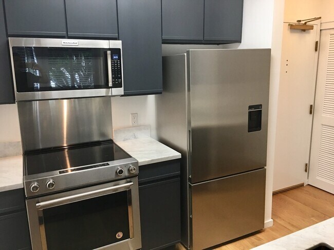 Building Photo - 1BR/1BA Renovated Condo on Fillmore Street...