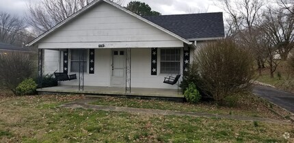 Building Photo - 2 Bedroom 2 Bath 2 Car Garage