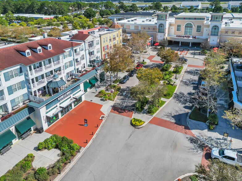 Building Photo - 1758 Edgewood Dr