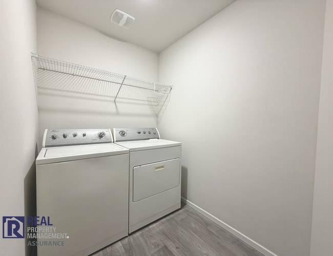 Building Photo - Modern 3BR/2.5BA Townhome in Cornelius – Bonus Loft, 2-Car Garage & Move-In Ready!
