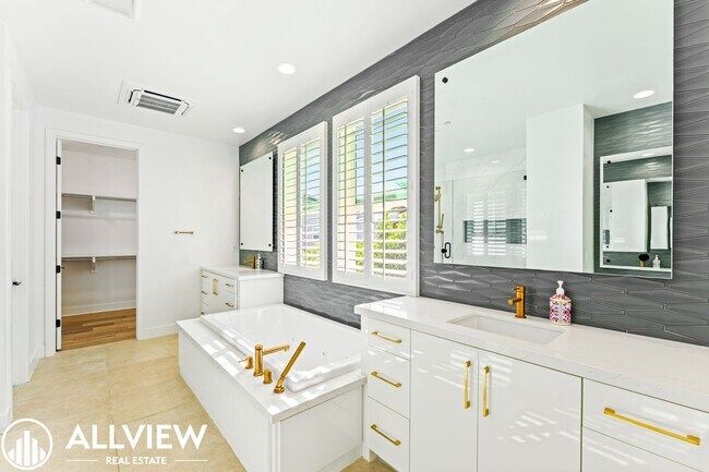 Building Photo - *Limited Move In Special! $1,000 Off First...