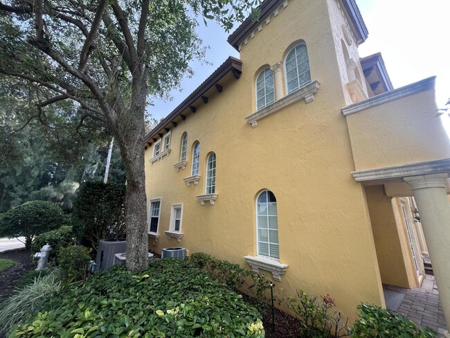 Building Photo - 445 NE 69th Cir