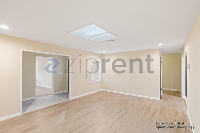Building Photo - Unit