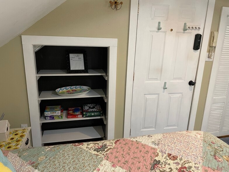 Built in bookcase - 540 E Taylor St