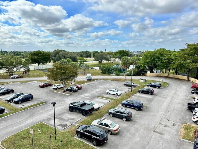 Building Photo - 6575 W Oakland Park Blvd