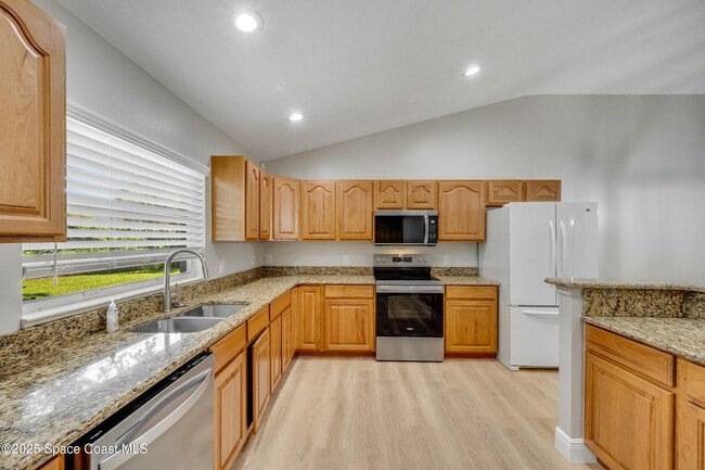 Building Photo - 187 Pinta Cir