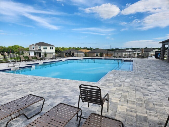 community pool - 33286 Country House Dr