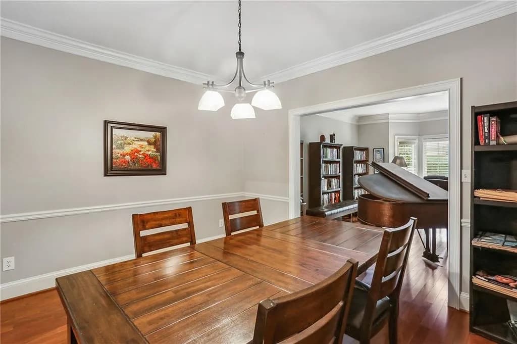 Building Photo - Room in House on Wynfair Dr