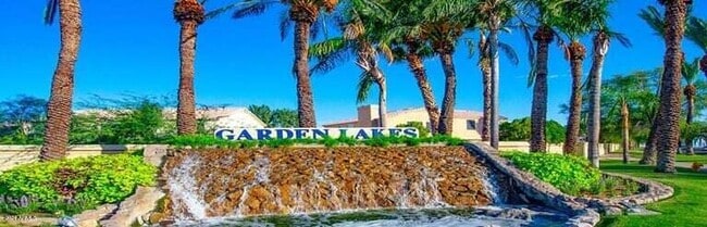 Building Photo - 10945 W Poinsettia Dr