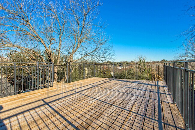 Building Photo - 2003 Newning Ave