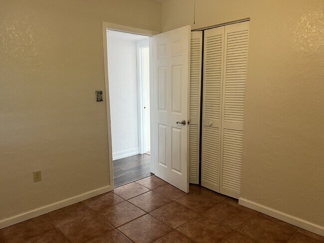 Building Photo - Saltwater canal home with an In-Law suite