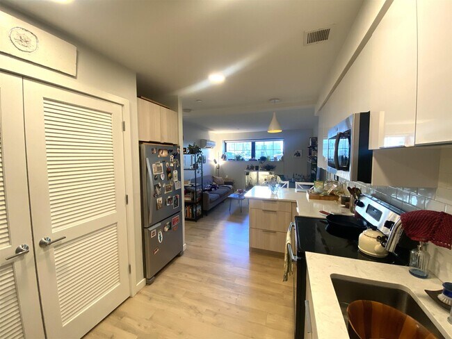 Building Photo - 9 Soden St