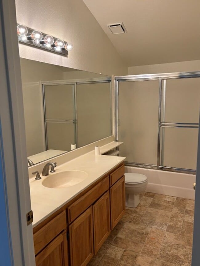 Building Photo - Beautiful 4 Bedroom, 3 Bathroom House Available Now!