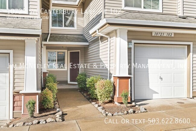 Building Photo - Beautiful 3BR Townhome in Tigard – Private...