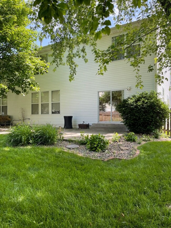 Building Photo - Beautiful 4 bed 2.5 bath 3000+sq ft