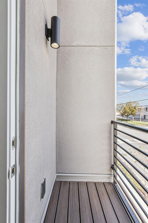 Building Photo - 544 N Bumby Ave