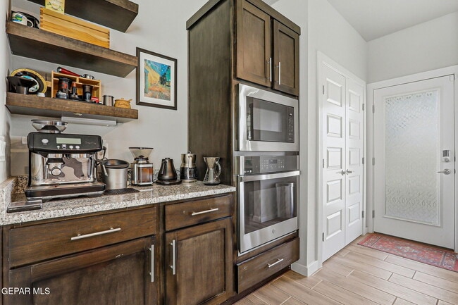 Building Photo - 51049 Fox Trl Ave