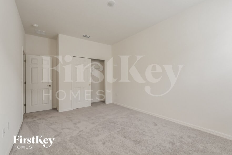 Building Photo - 1215 Ponca Rd