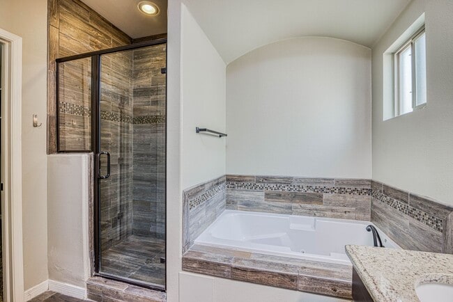 Building Photo - Beautiful East side House in Ventanas Subdivision