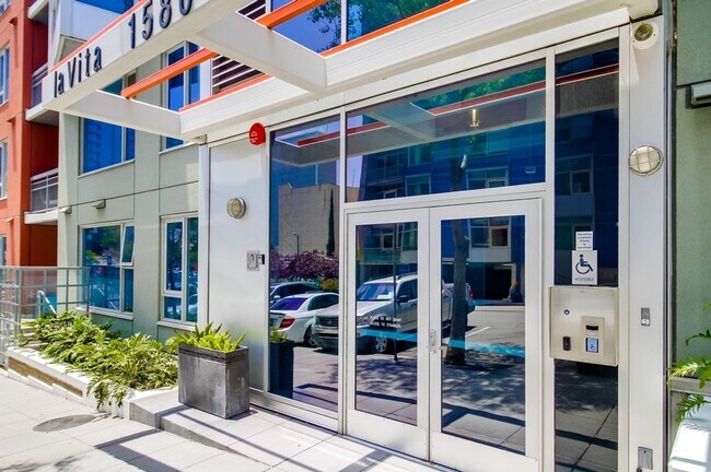 Building Photo - Modern 2 bed / 2 bath Condo in Little Ital...