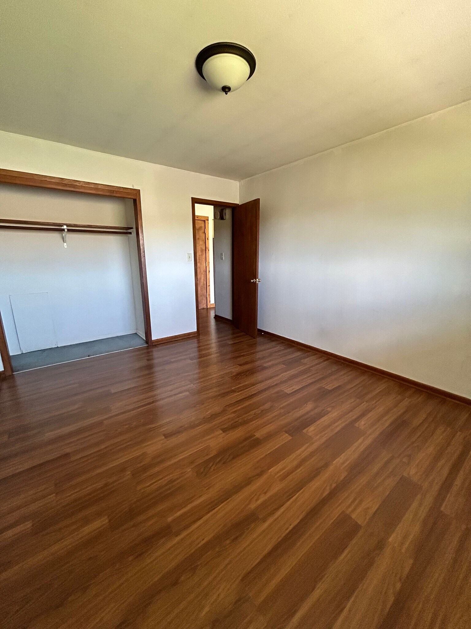 Building Photo - 608 19th Ave W