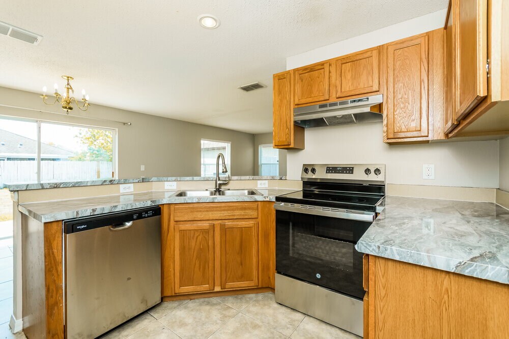 Building Photo - 2402 Ashecroft Dr