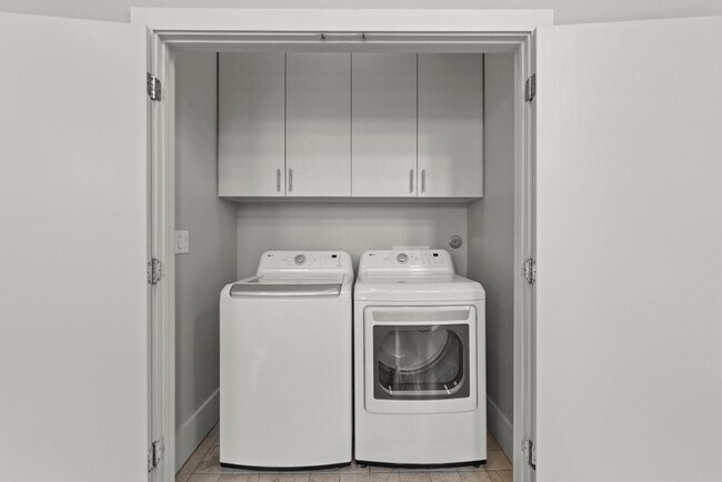 Building Photo - 2119 Hadley St