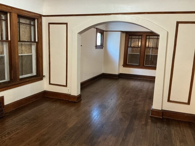 Building Photo - 3 Bedroom Single Family Home