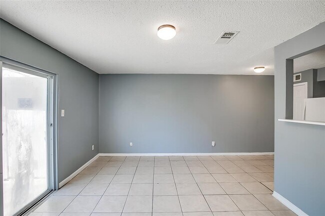 Building Photo - 2215 Mission Hill Dr
