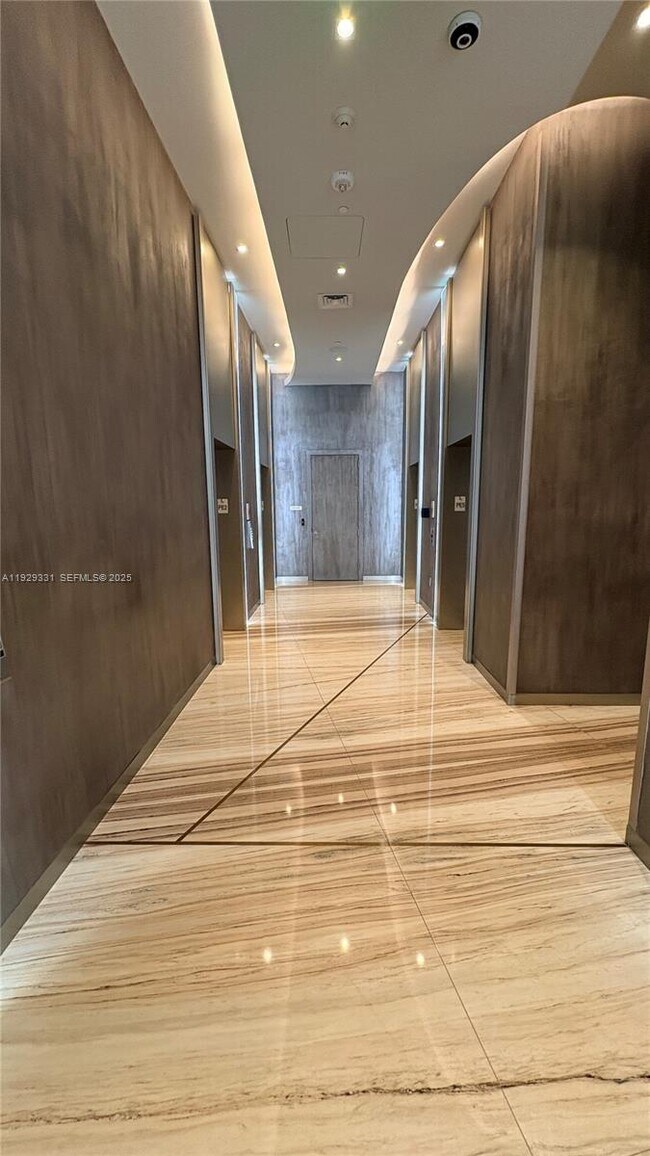 Building Photo - 1000 Brickell Plaza