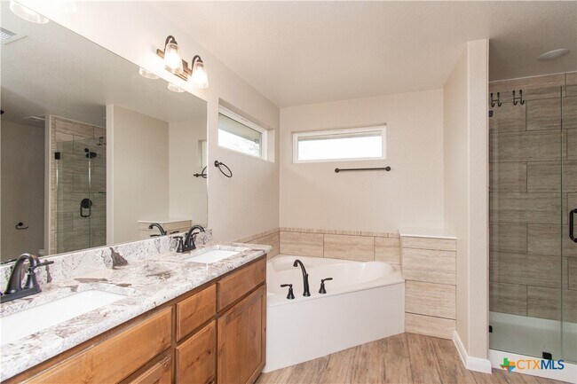 Building Photo - 2060 Stillwell St