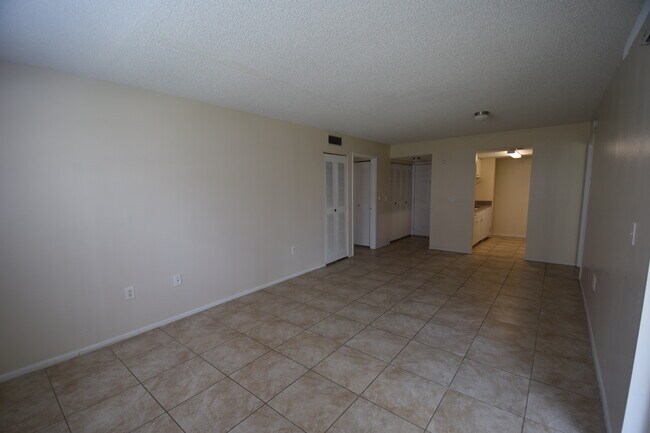 Building Photo - 3421 Winkler Ave