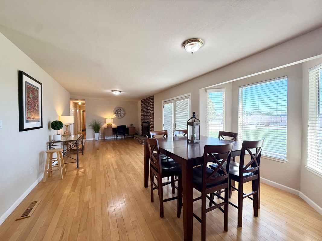 Building Photo - 4460 W Pine Haven Dr