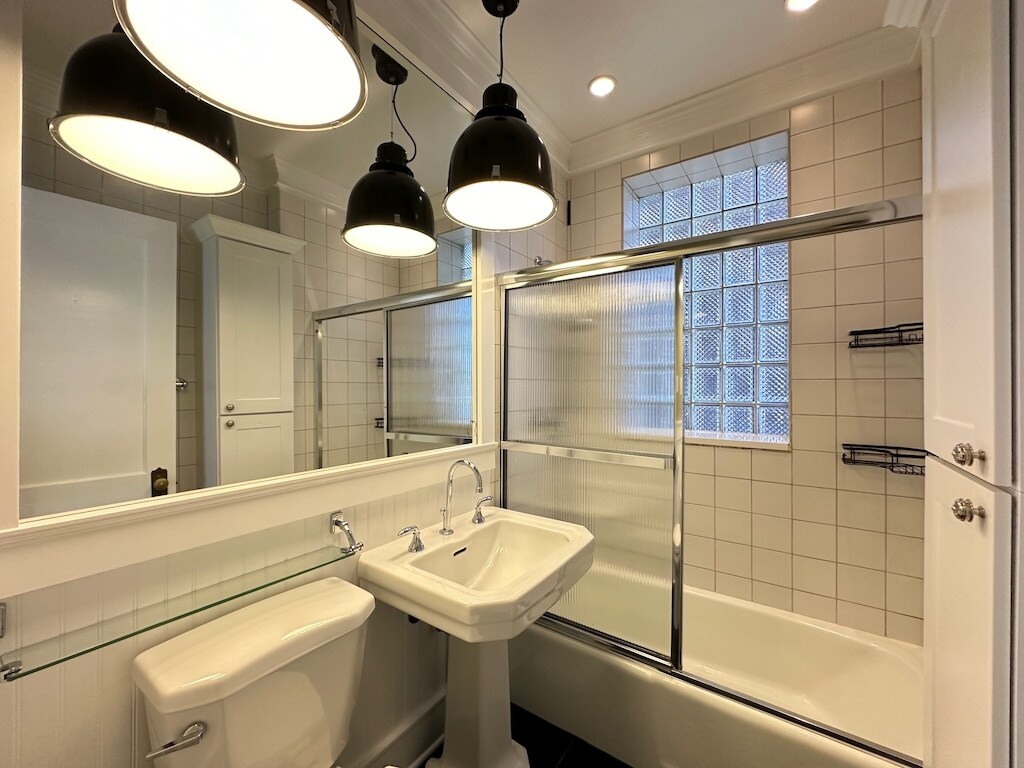 Building Photo - 1915 W Berenice Ave