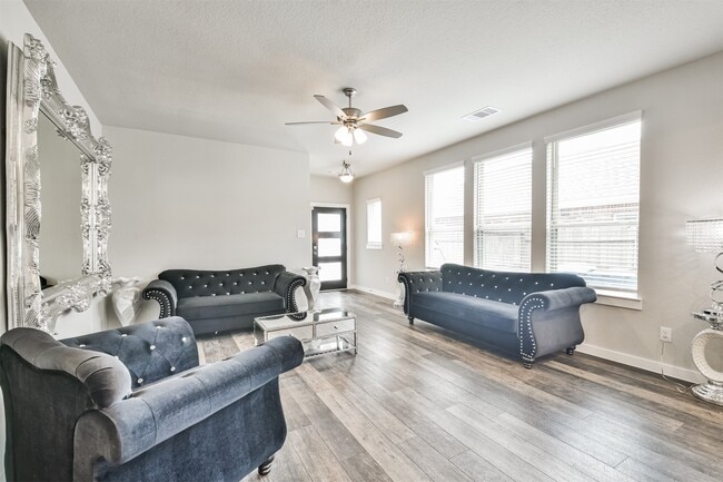 Building Photo - 15775 Cairnwell Bend Dr