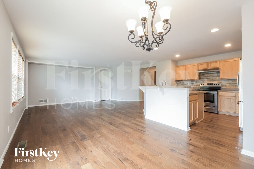 Building Photo - 800 Lonewolf Cir